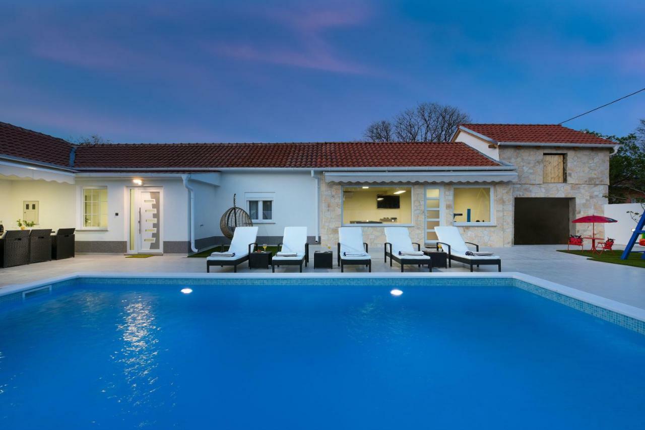 Villa Mare - With Heated Pool Zadar Exterior photo